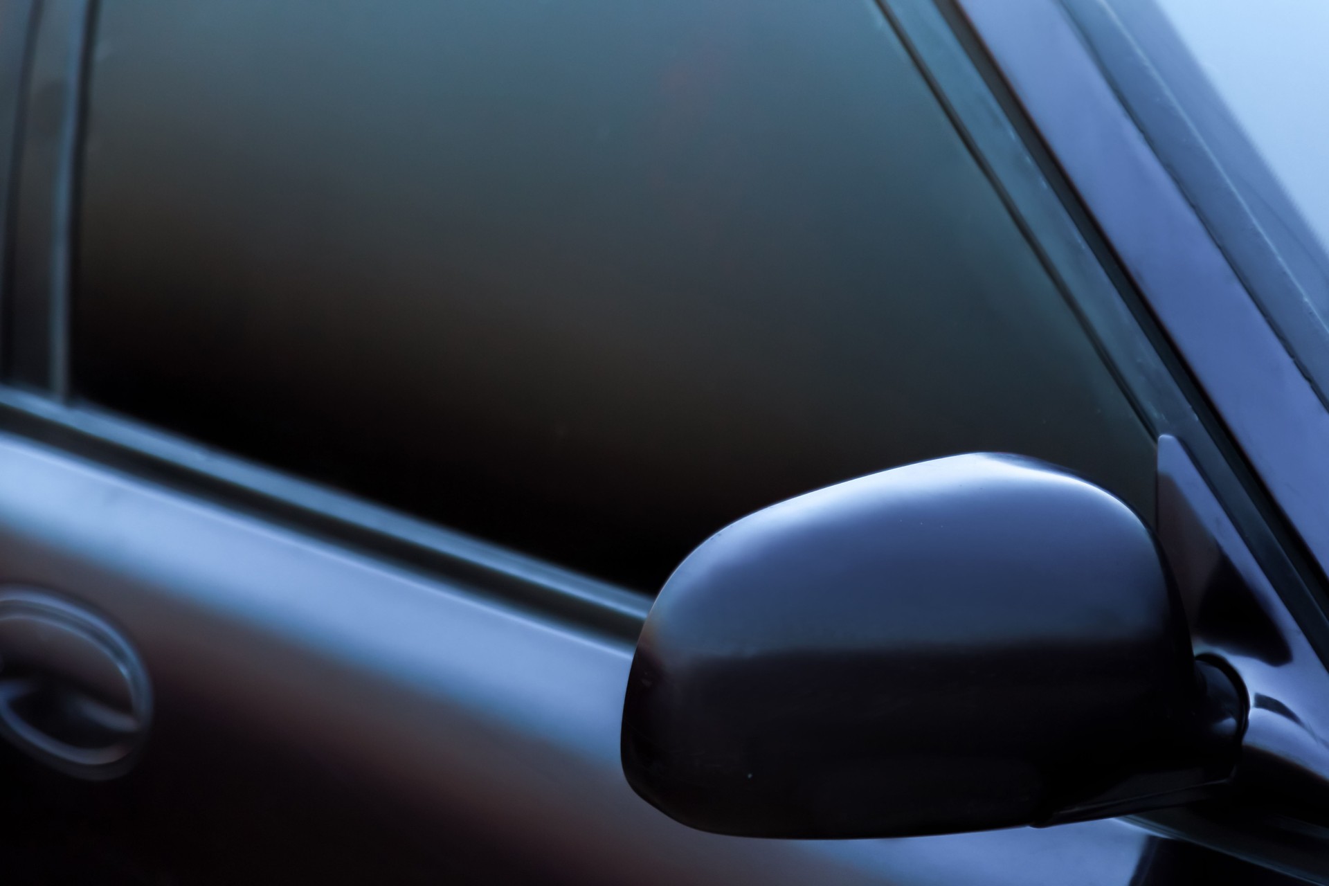 Photo of the darkened glass on the car